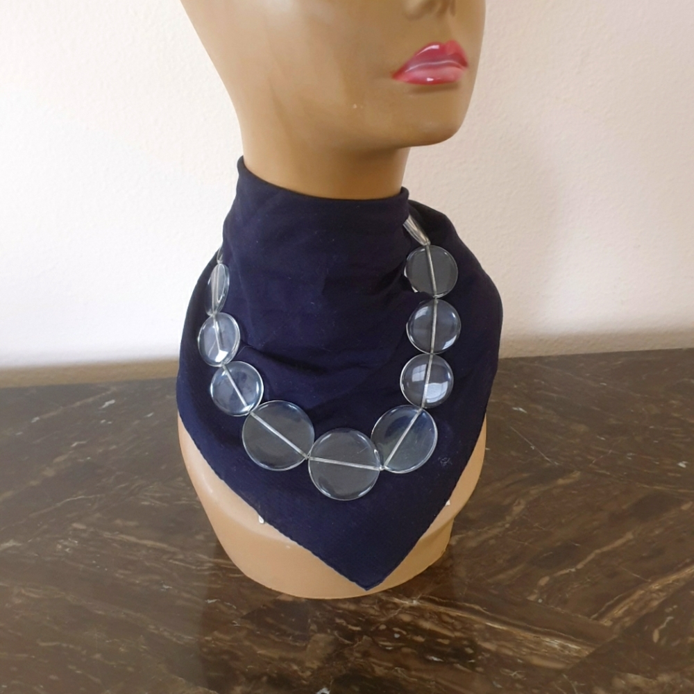 BEAUTIFUL VINTAGE &GLASS NECKLACE